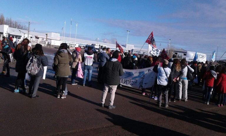 Los estatales de la provincia reclaman con medidas de fuerza.