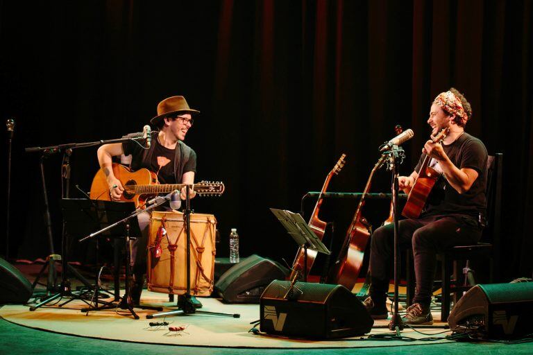 Raly Barrionuevo y Lisandro Aristimuño en vivo (web)