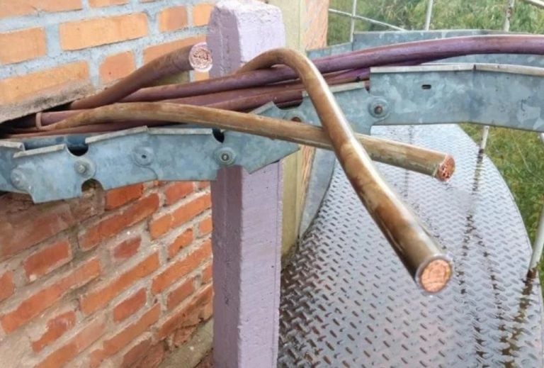 Vandalismo y robo de cables en la toma de agua de Iguazú. (Norma Devecchi)