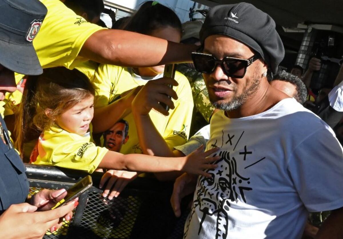 Demoraron a Ronaldinho en Paraguay por ingresar al país con pasaporte adulterado