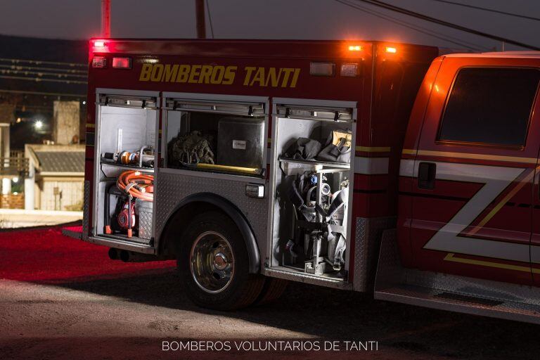 Flamante unidad móvil presentada por los Bomberos Voluntarios de Tanti. (Foto: Facebook / Bomberos Voluntarios Tanti).