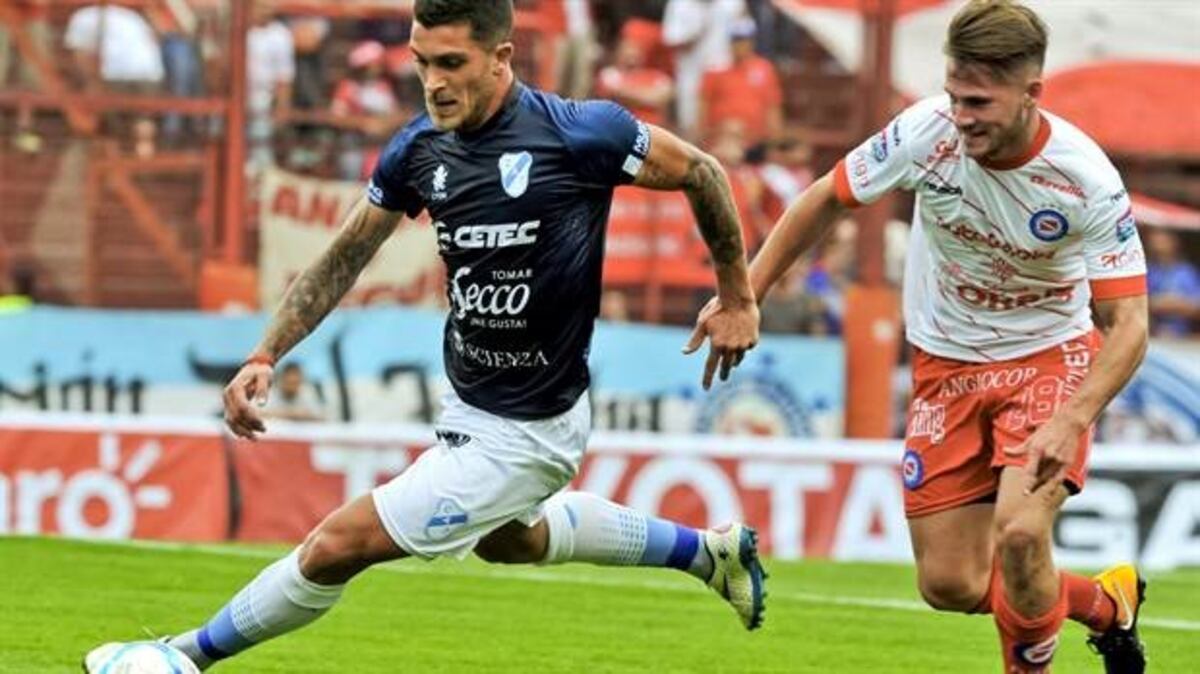 Argentinos Juniors y Temperley empataron 2-2 en La Paternal