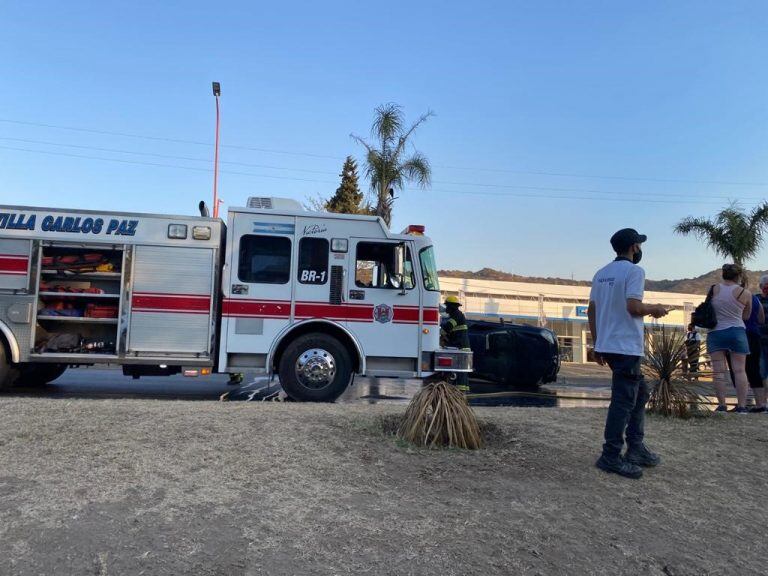 Bomberos Voluntarios también estuvieron en el lugar.