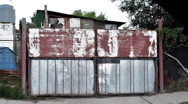 Fachada del taller donde ocurrió la tragedia (El Diario)