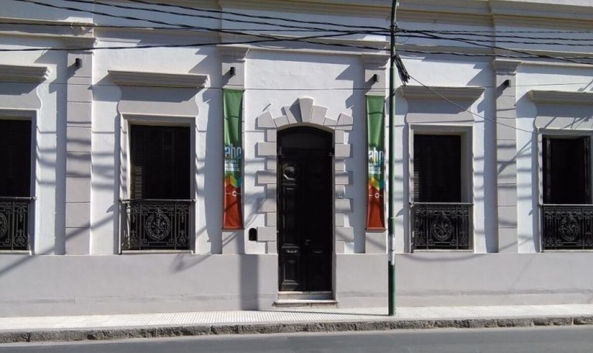 Comenzó el proceso de digitalización de libros antiguos del Archivo Histórico de la Provincia