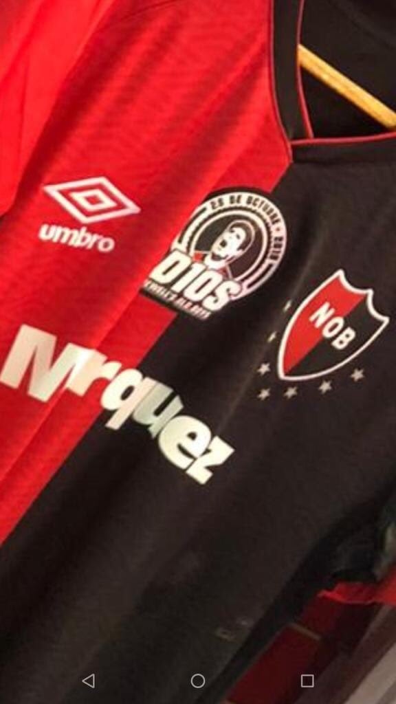 La camiseta de Newell's y el sillón que le preparan a Maradona en el Coloso  (@PabloRubiok7)