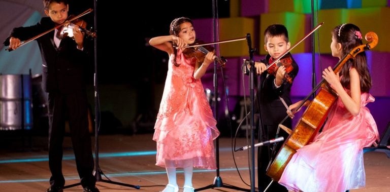 Iguazú en Concierto con cuatro músicos en escena. (MisionesOnline)