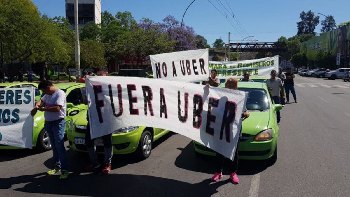 Por la llegada de Uber a Córdoba, taxistas lanzan paro por tiempo indeterminado