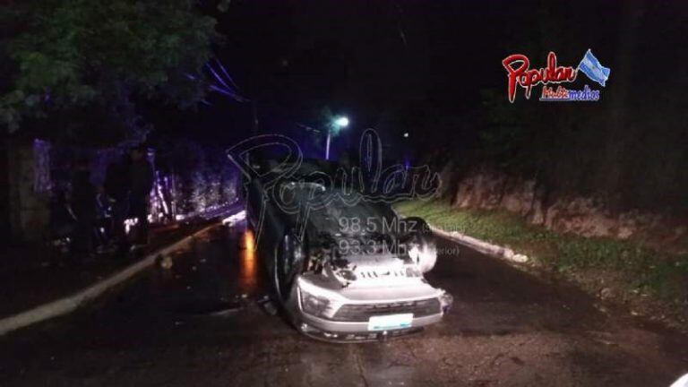 Así quedó el auto tras el vuelco en Potrero de los Funes.