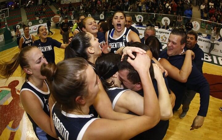 Las Gigantes, campeonas del Sudamericano de Básquet