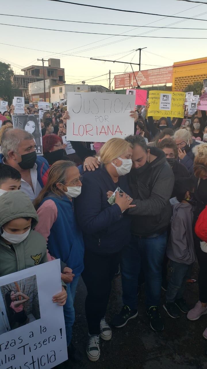 Justicia por Loriana. Madre y padre de la Víctima.