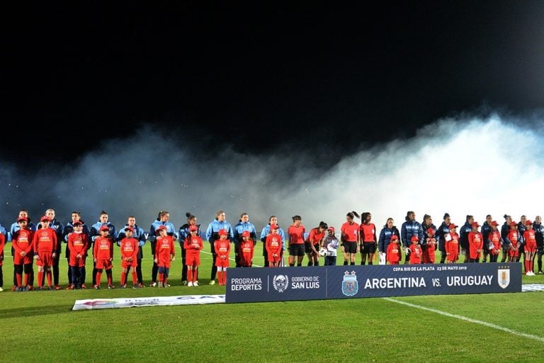 La selección Argentina de fútbol femenino ganó ante Uruguay.