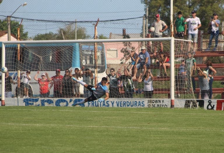 Herrera a un lado, el penal de Erbín al otro, 1 a 0.