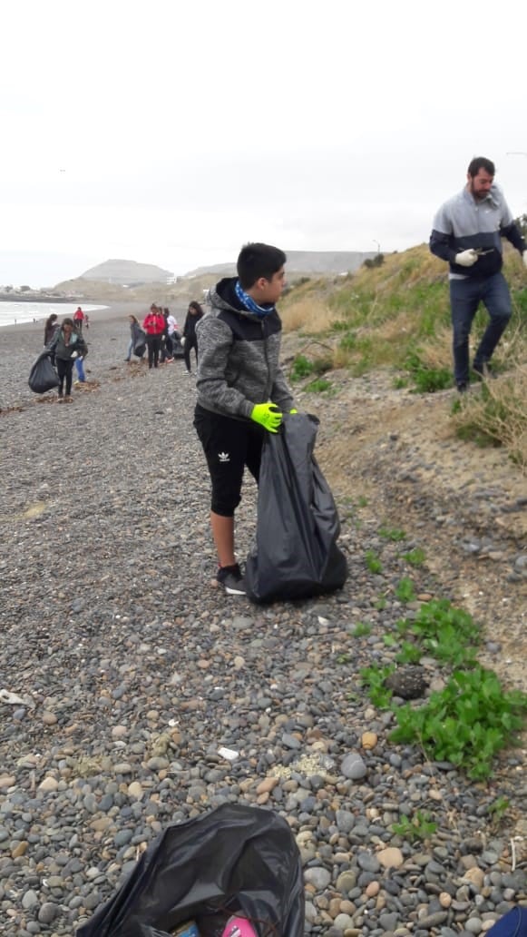 La limpieza se hizo a lo largo de todas las playas de Comodoro y Rada Tilly.