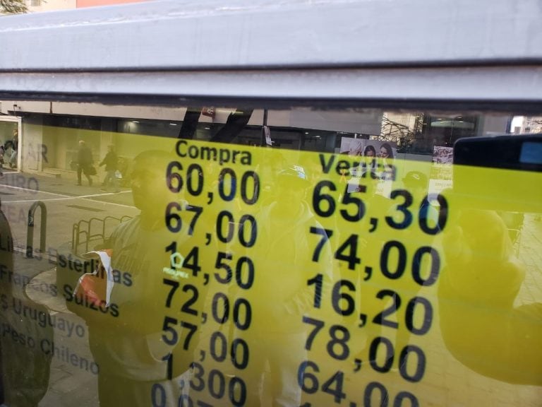 La apertura del dólar en Córdoba este lunes 2 de setiembre tras las medidas cambiarias del Gobierno. Casi como en Posadas. El mismo reflejo de los ahorristas. (CIMECO)