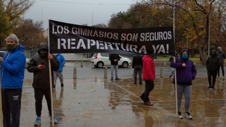 El reclamo de los dueños de gimnasios. Foto: Mdz Online.