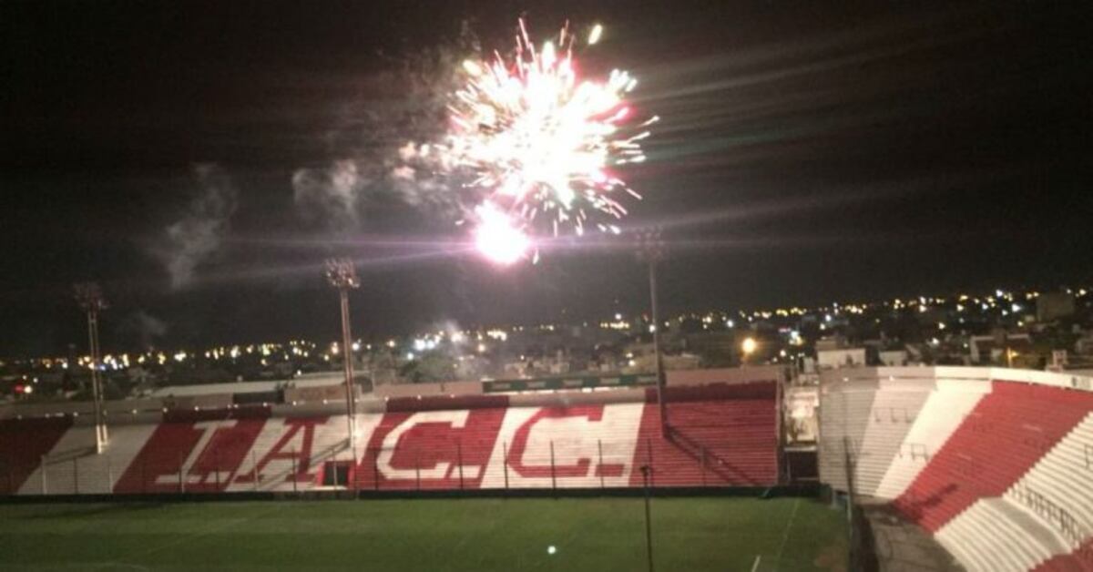 ¡100 años de Gloria!: Instituto empezó los festejos a puro fuego artificial