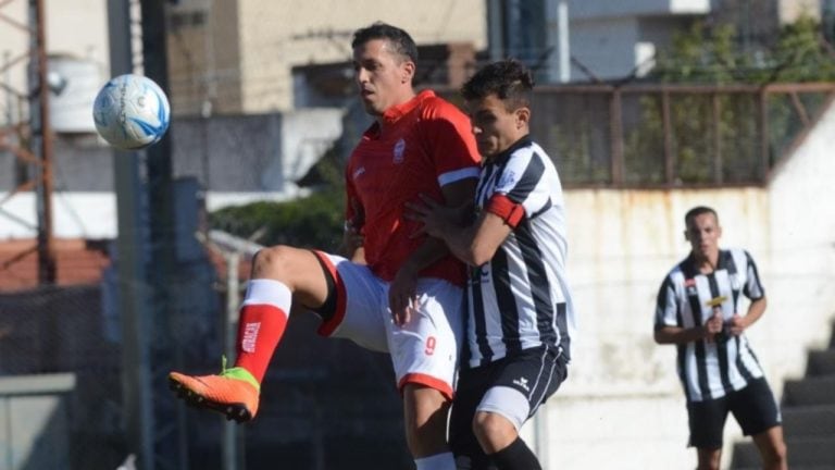 Liniers y Huracán empataron 1 a 1 tras ser eliminados del Federal Amateur