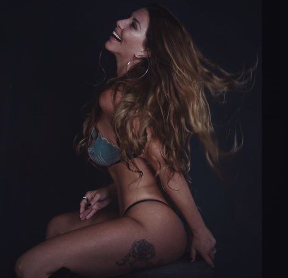 Mónica Ayos arrancó suspiros con una sensual producción de fotos que compartió en Instagram. Instagram/monicaayos