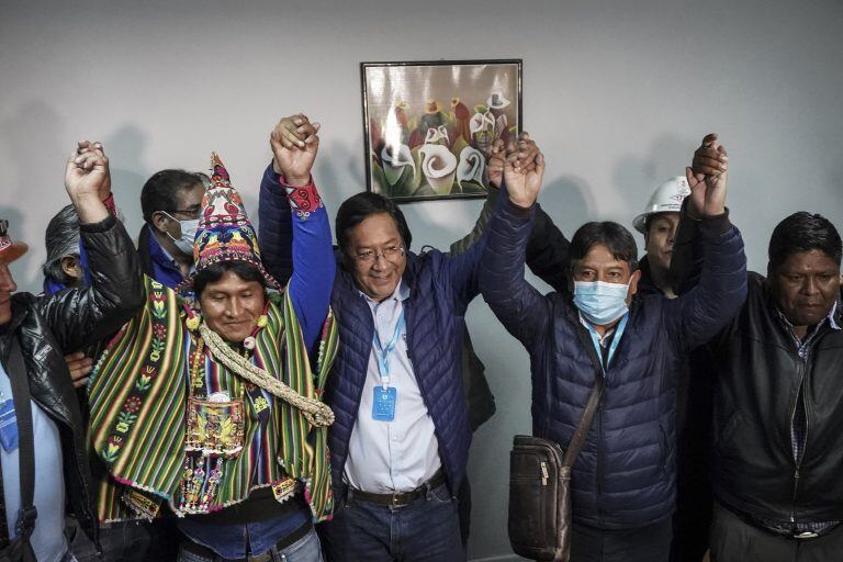 Luis Arce celebra el triunfo en las elecciones de Bolivia (Marcelo Perez del Carpio/Bloomberg)