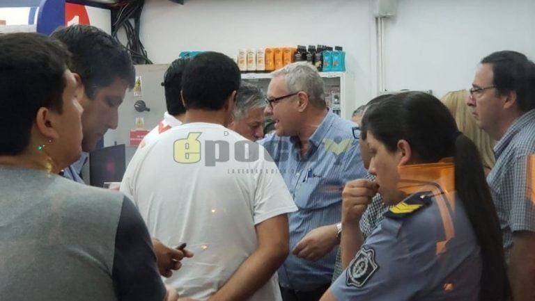 Delincuentes armados robaron un reconocido supermercado correntino. (Foto: Época)