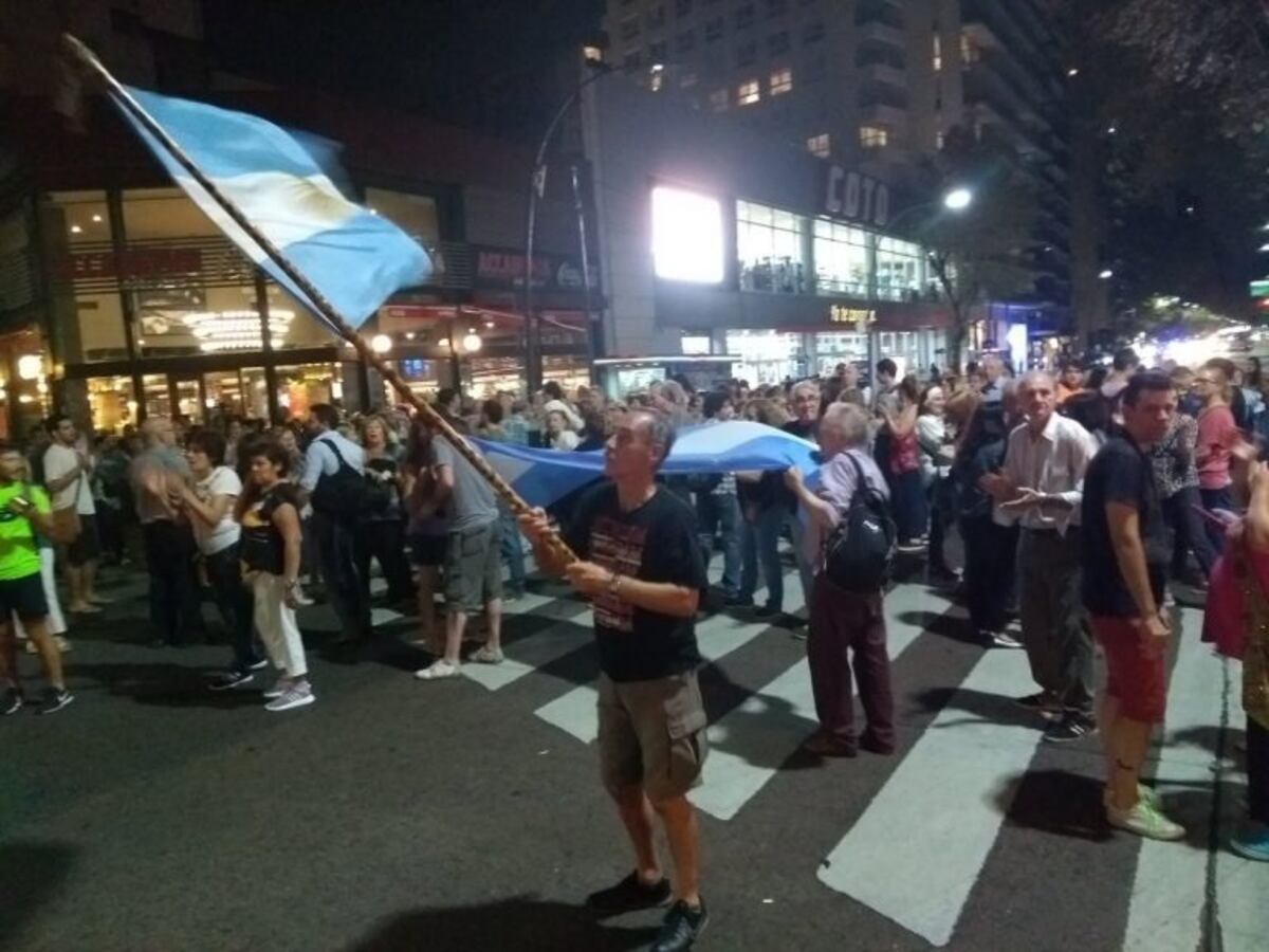 "Ruidazo": protestas contra el aumento de tarifas en varios puntos del país