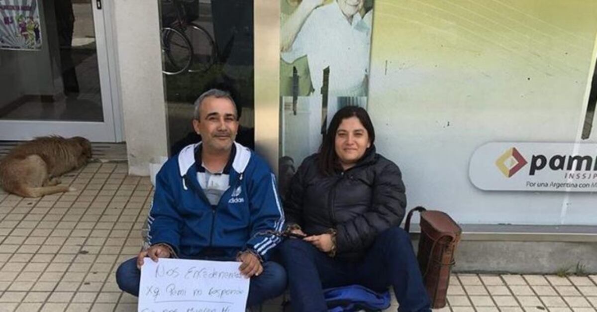Su madre necesita un marcapasos y por la falta de respuestas de Pami se encadenaron