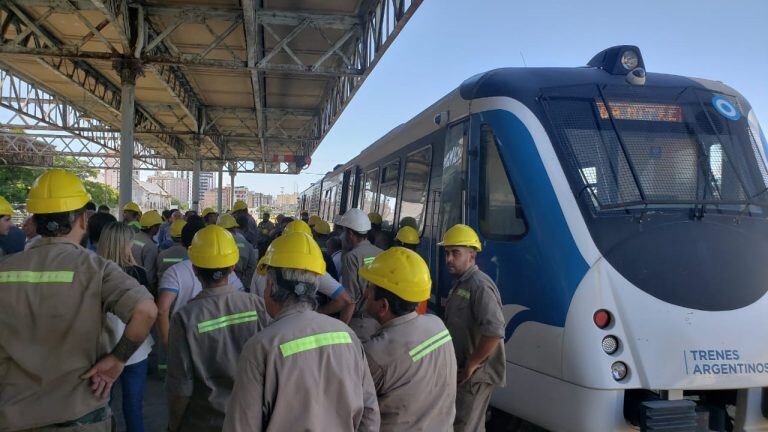 Se llevó a cabo este viernes "la prueba de vía" del Ferrourbano entre las estaciones de Alta Córdoba y Mitre.