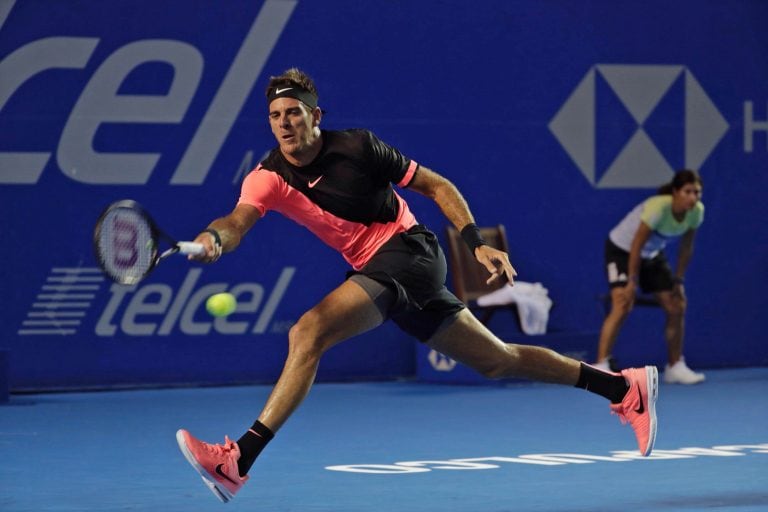 El tenista argentino Juan Martín del Potro devuelve una bola el 27/02/2018 durante el partido que lo enfrentó con el alemán Mischa Zverev en el Abierto de Tenis de Acapulco en la ciudad mexicana. Foto: Luis Cortes/El Universal via ZUMA Wire/dpa +++ dpa-fotografia +++