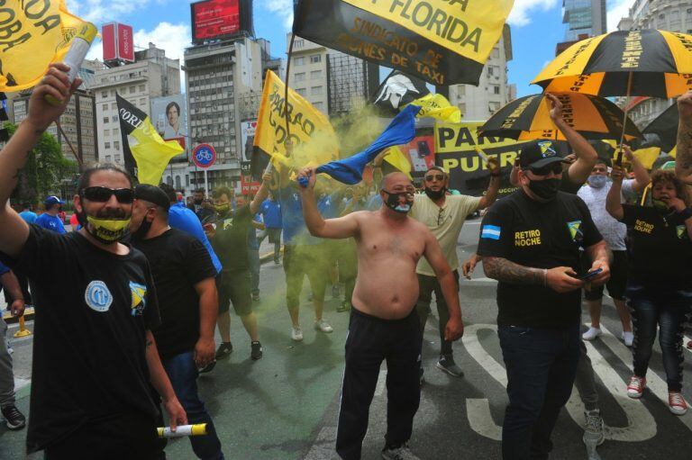 Los taxistas protestas en distintos puntos de la Ciudad. (Clarín)