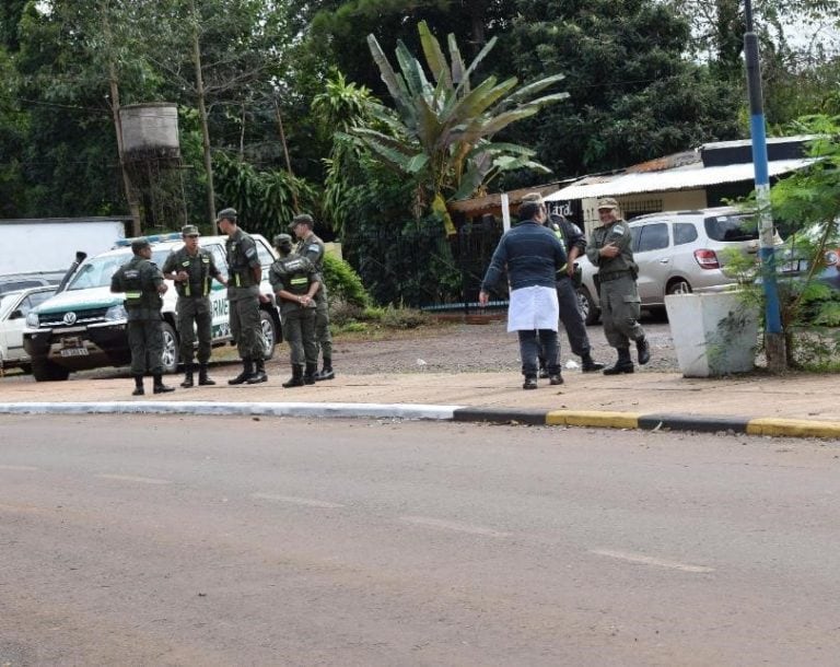 Gendarmería Nacional desalojó a las familias que ocupaban el terreno de manera ilegal.