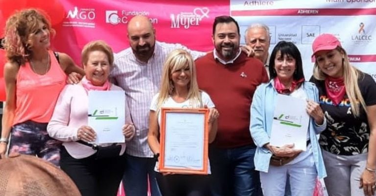 La caminata Caminamos con vos contra el cáncer de mama, un éxito en Córdoba.