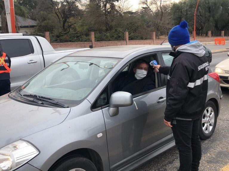 Unos 600 vehiculos no fueron permitido su acceso a la ciudad. (Foto: prensa municipal).