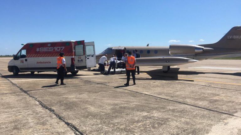 Traslado de Bernarda Massolo del Aeropuerto Metropolitano de Santa Fe al Hospital Cullen. (@gobsantafe)