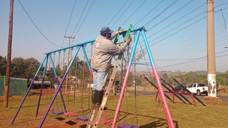 En dos plazas de Posadas se realizaron mejoras.