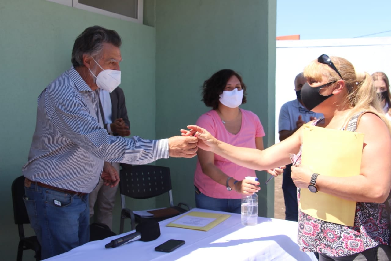 Entrega de cuatro nuevas viviendas en el Barrio Villa Italia en Tres Arroyos