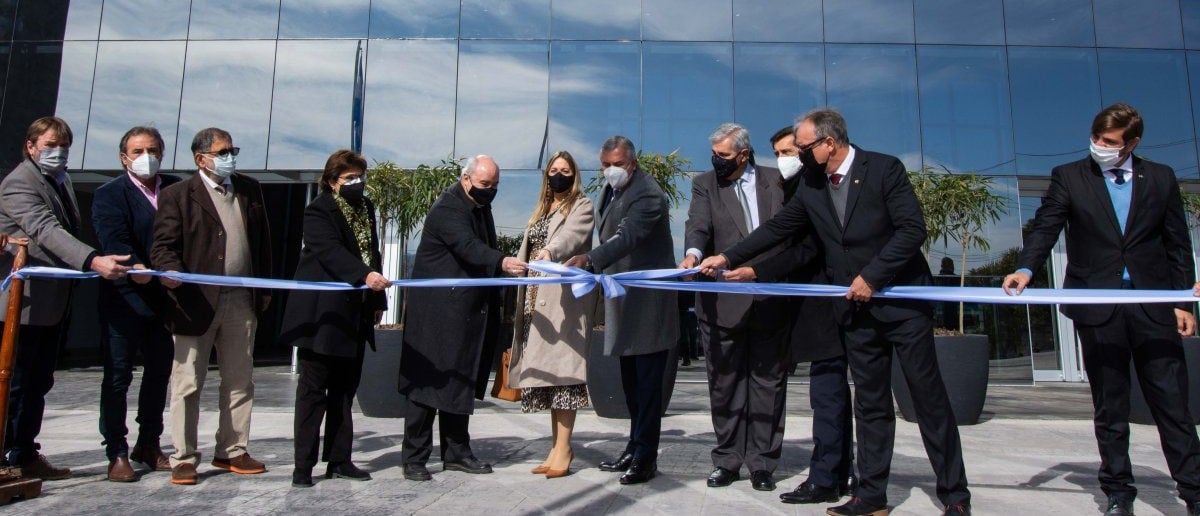 El gobernador Morales encabezó la ceremonia inaugural del moderno Complejo Ministerial de Educación emplazado en el barrio Malvinas de San Salvador de Jujuy.