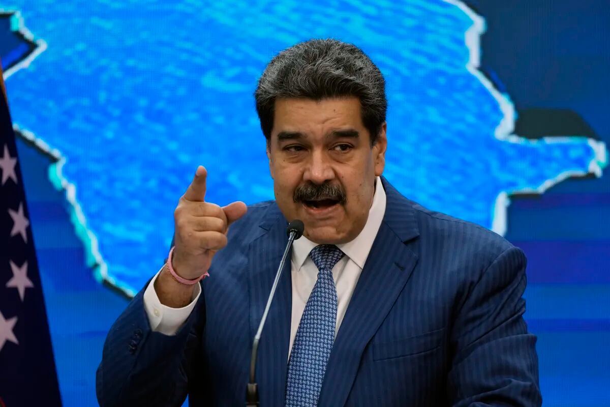 Nicolás Maduro pidió recuperar el avión venezolano-iraní: “Está secuestrado y pretenden robarnos en Argentina”. Foto: AP.