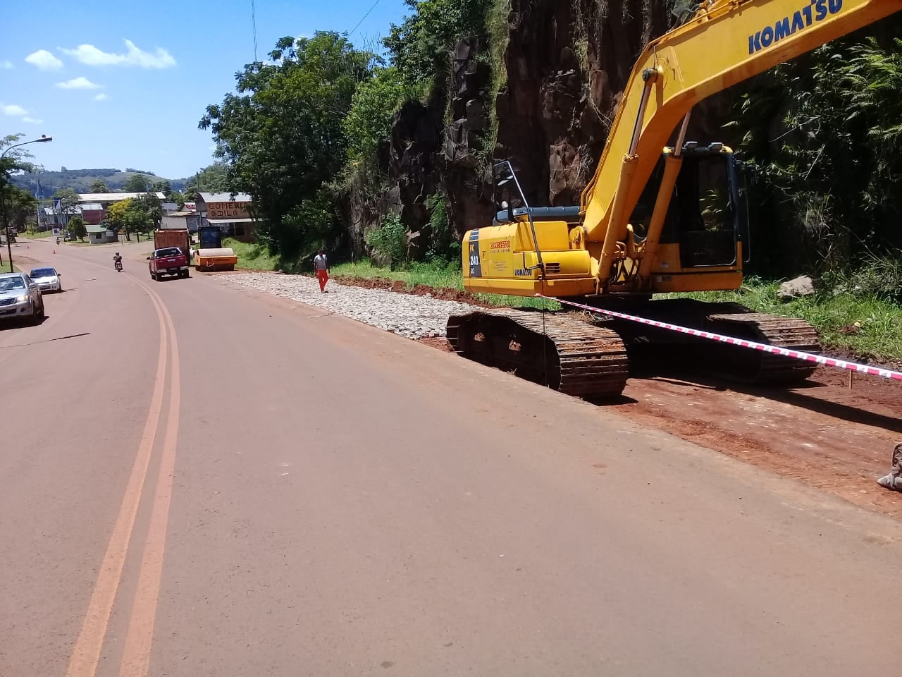 Trabajan en la ampliación de calzada de la Ruta Provincial Nº 13 a la altura del acceso a El Soberbio