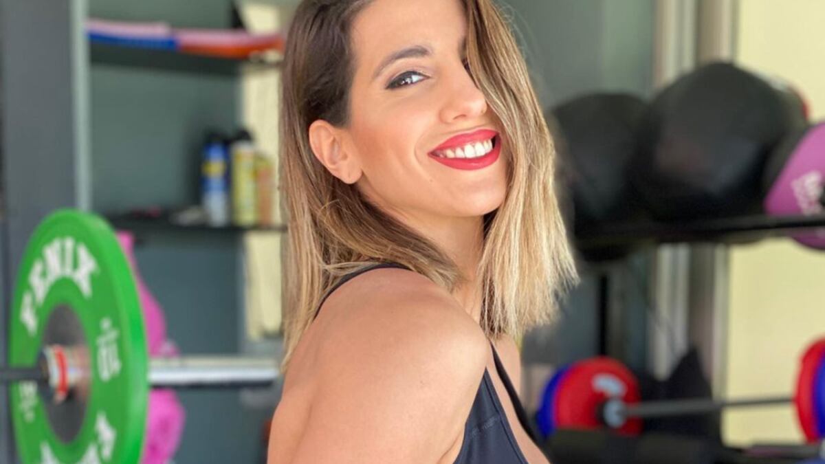 Cinthia Fernández y el traje de baño definitivo para el verano: enteriza y metalizada