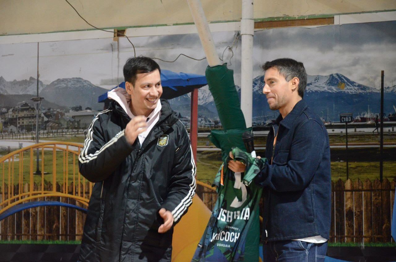 Los deportistas Valentín Garay y Constantino Vaporaki brindaron una charla en Ushuaia