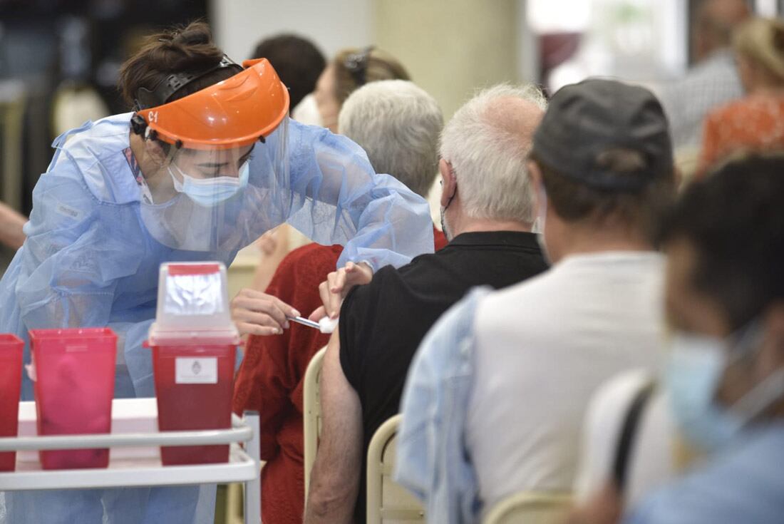 La secretaria de Acceso a la Salud explicó que en otras partes del mundo se dan “cuatro semanas en las que hay un pico de contagios y después empiezan a bajar los casos”.