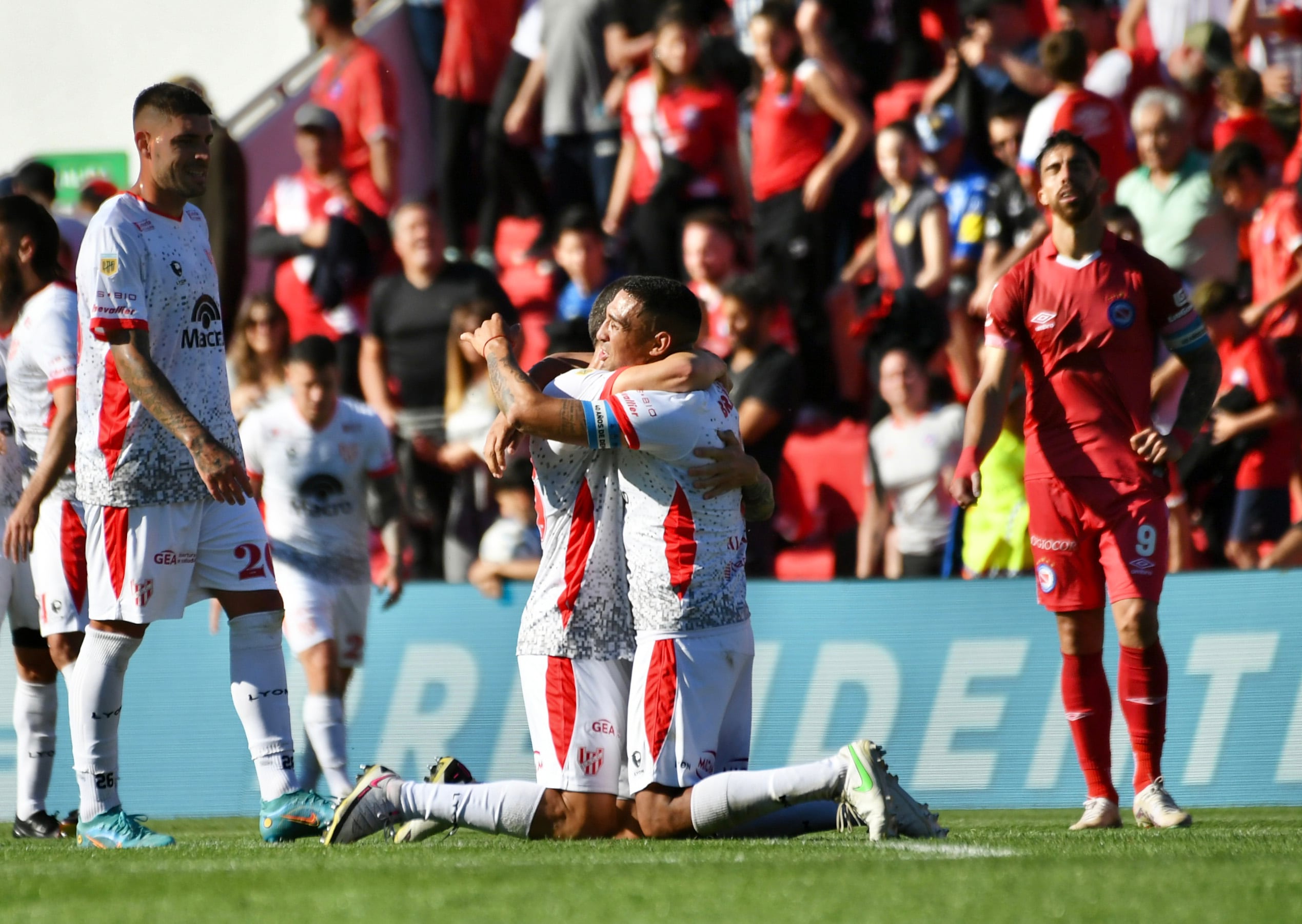 Instituto le ganó 2-1 a Argentinos Juniors, en Buenos Aires, por la Copa de la Liga Profesional 2023 y se aseguró la permanencia en Primera División. (Fotobaires)