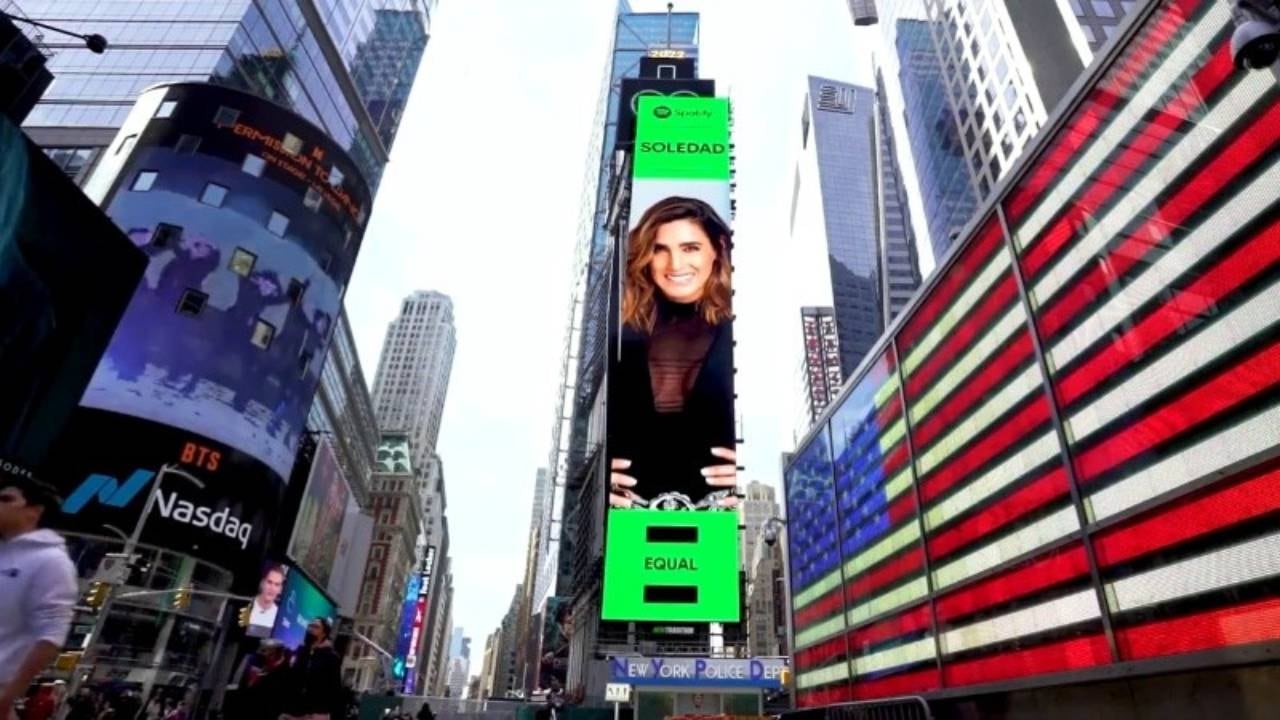 Soledad Pastorutti en el Time Square