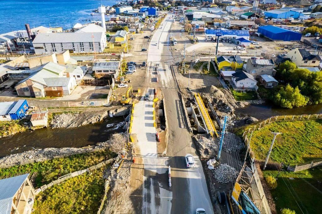 Ushuaia: habilitaron el nuevo puente sobre el Arroyo Grande en la avenida Perito Moreno