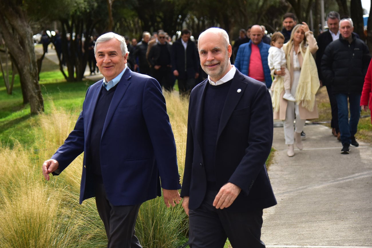 Horacio Rodriguez Larreta cerró su campaña en Córdoba acompañado de Gerardo Morales y gobernadores electos del Pro.  (Nicolás Bravo / La Voz)