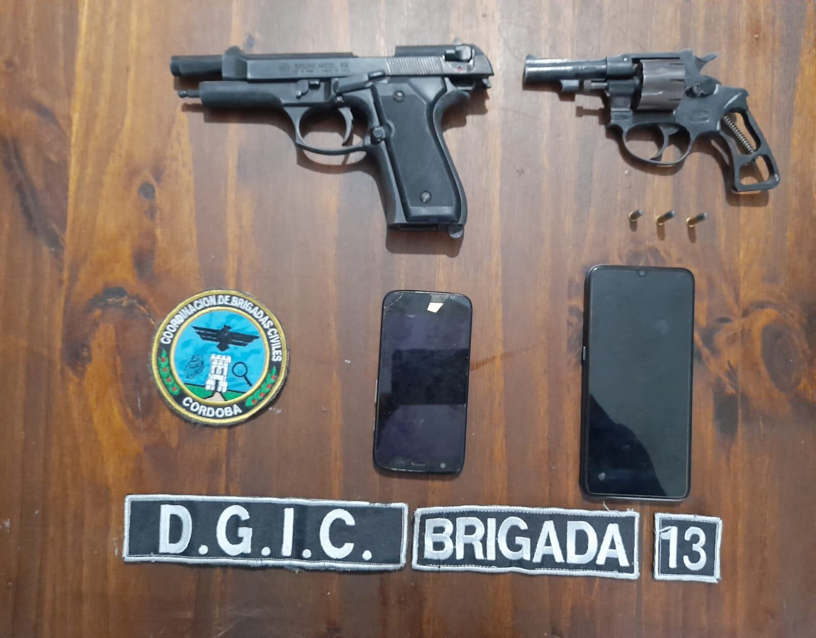 En los operativos se encontraron armas y marihuana. (Policía)