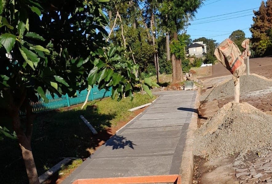 Construcción de veredas en Cerro Azul