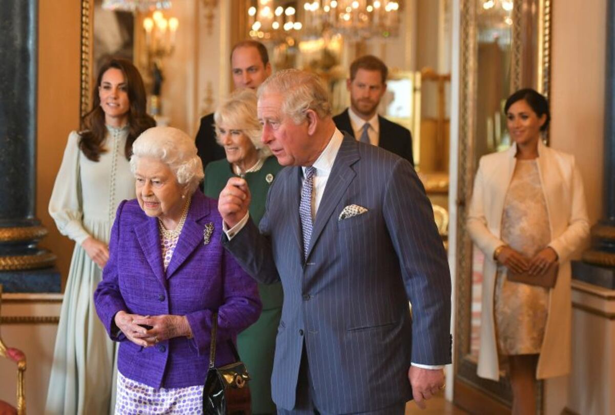 Reina Isabel: "Apoyamos el deseo de Harry y Meghan de crear una nueva vida como una familia joven"