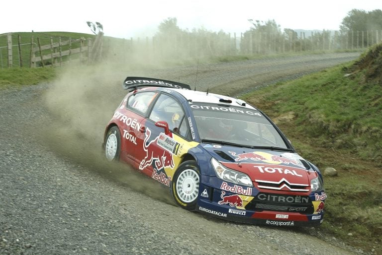 La victoria número 50. Llegó en Nueva Zelanda 2008, con Loeb y su navegante Daniel Elena. Plena era de gloria para el C4 WRC.